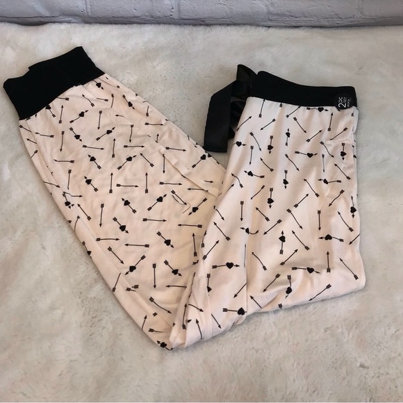 WILDFOX Single AF Two Piece Pajamas Set size Small NWT - Picture 10 of 10